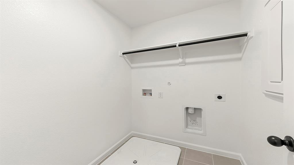 2524 YO Rnch Road Anna, TX 75409 - Photo 3 of 30 a bathroom with a shower and closet