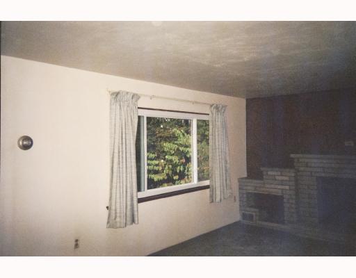 2242 Walters Road Allison Park, PA 15101 - Photo 3 of 10 Living Room. PICTURE WINDOW