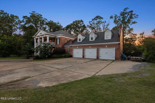 $575,000 | 17400 Highway 22, Bolton, MS 39041