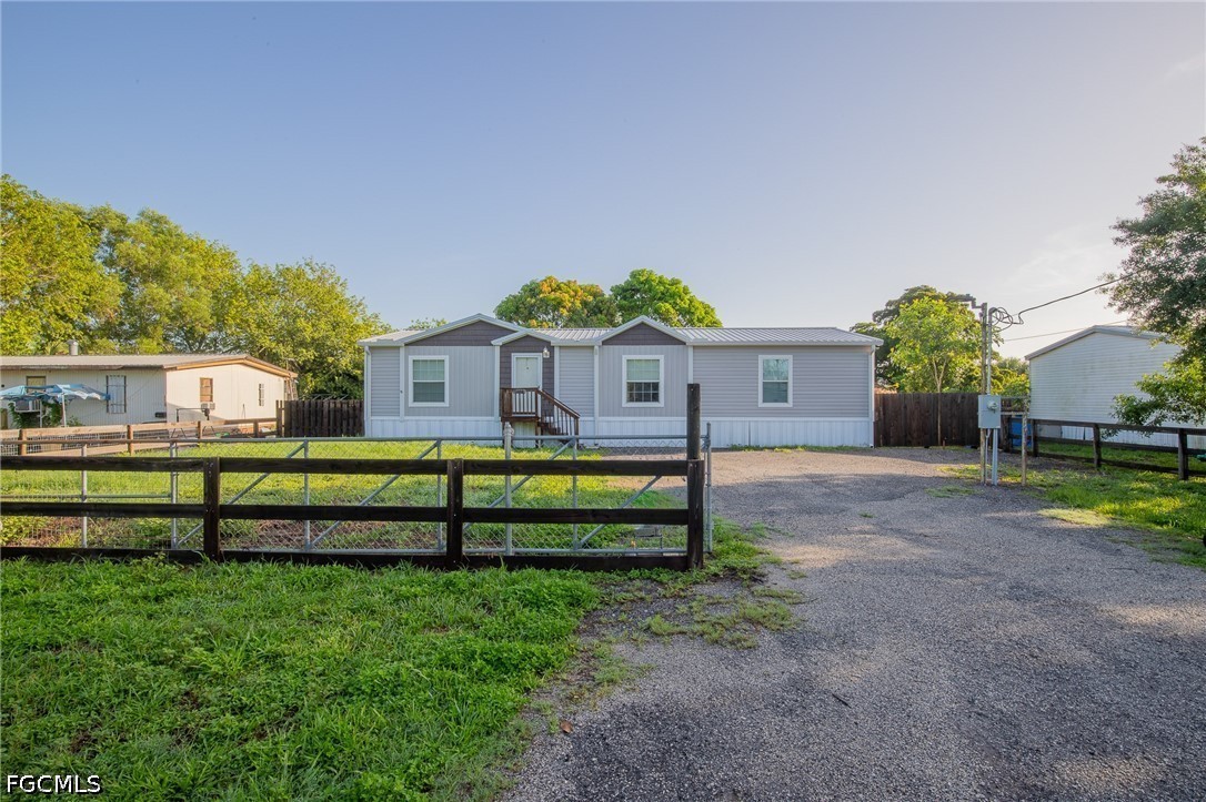 1580 Ridgdill Road Clewiston, FL 33440 - Photo 1 of 30 a front view of a house with a yard