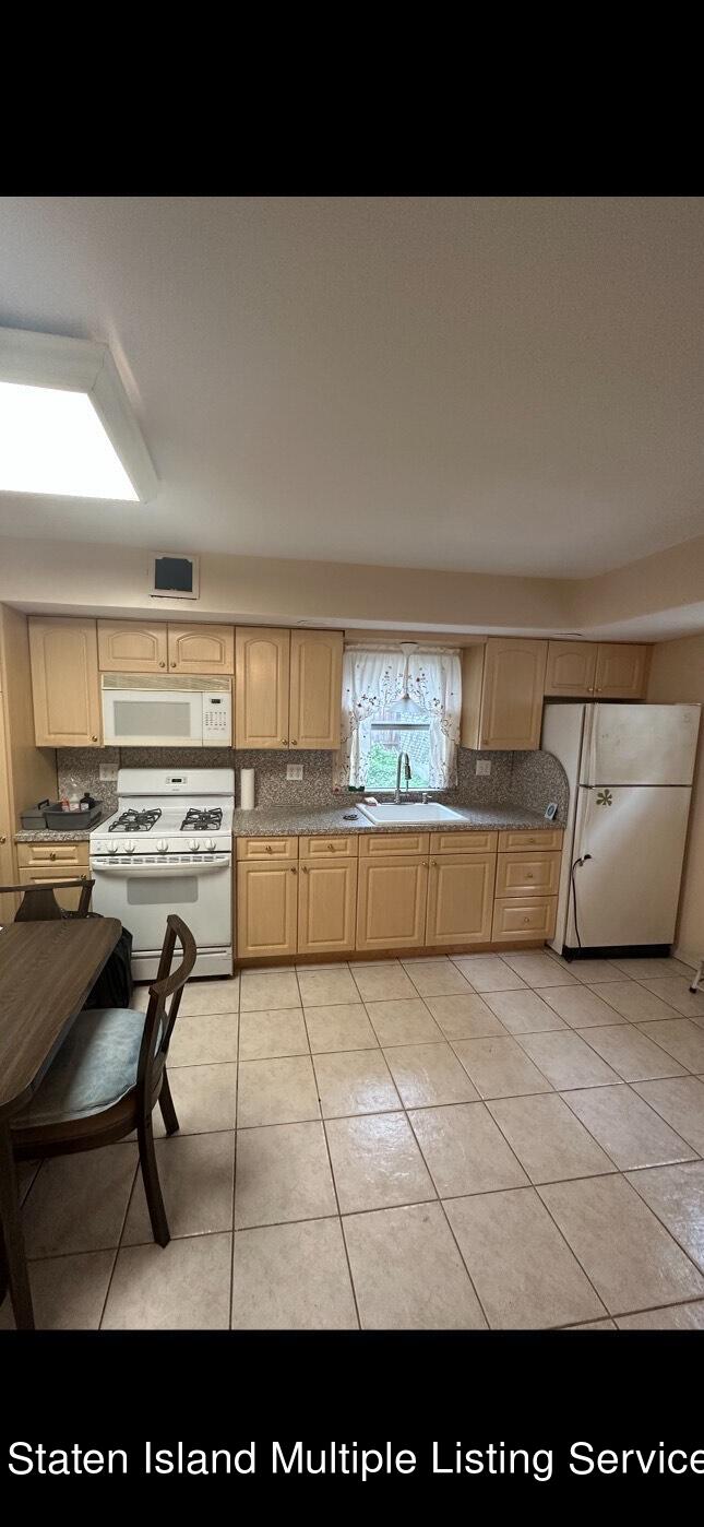 446 Delafield Avenue Staten Island, NY 10310 - Photo 2 of 9 image_123650291 (10)