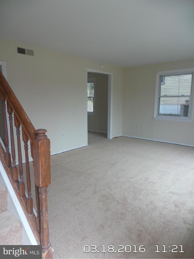 827 Templecliff Road Pikesville, MD 21208 - Photo 3 of 21 Living Room