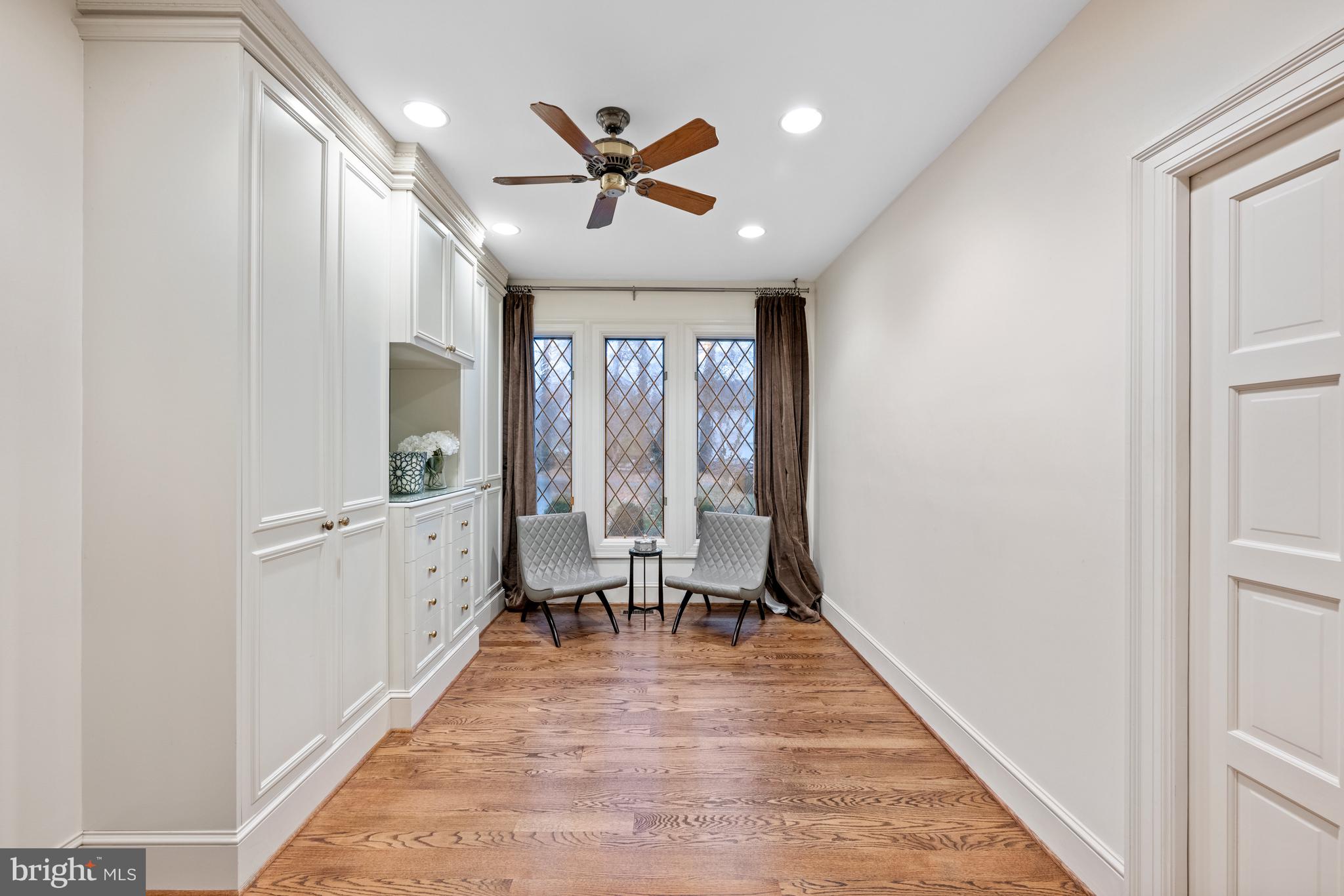 11552 Springridge Road Potomac, MD 20854 - Photo 23 of 65 a view of a hallway with wooden floor and furniture