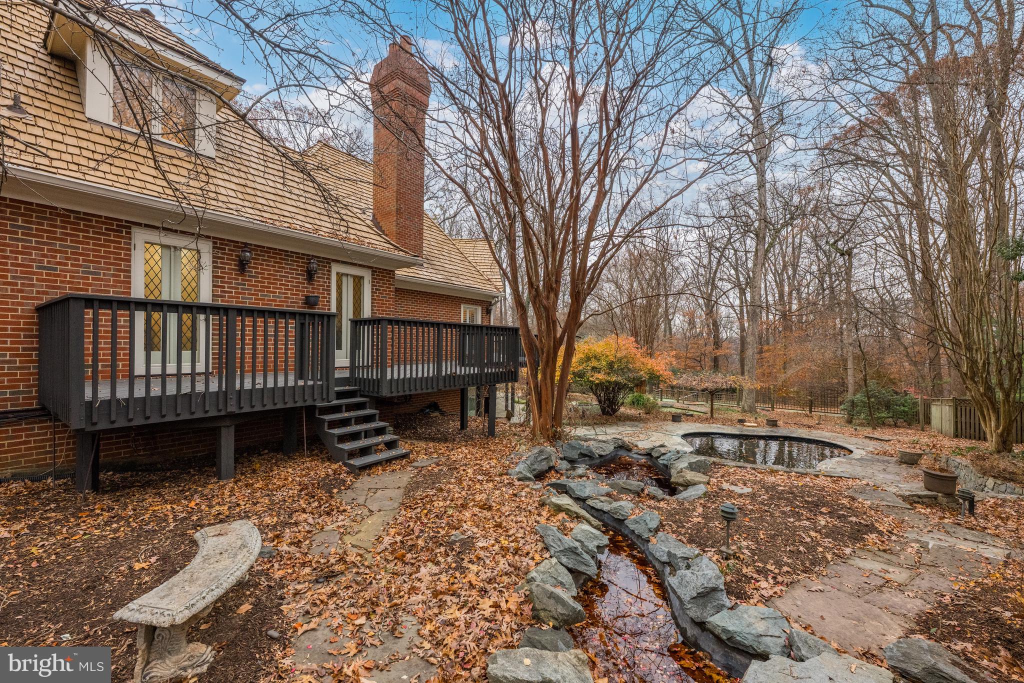 11552 Springridge Road Potomac, MD 20854 - Photo 59 of 65 a backyard of a house with table and chairs
