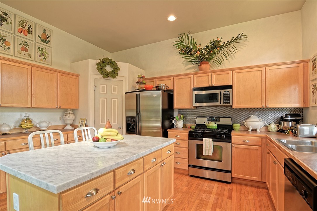 8918 Northeast 178th Street Bothell, WA 98011 - Photo 5 of 24 Gallery Image 5