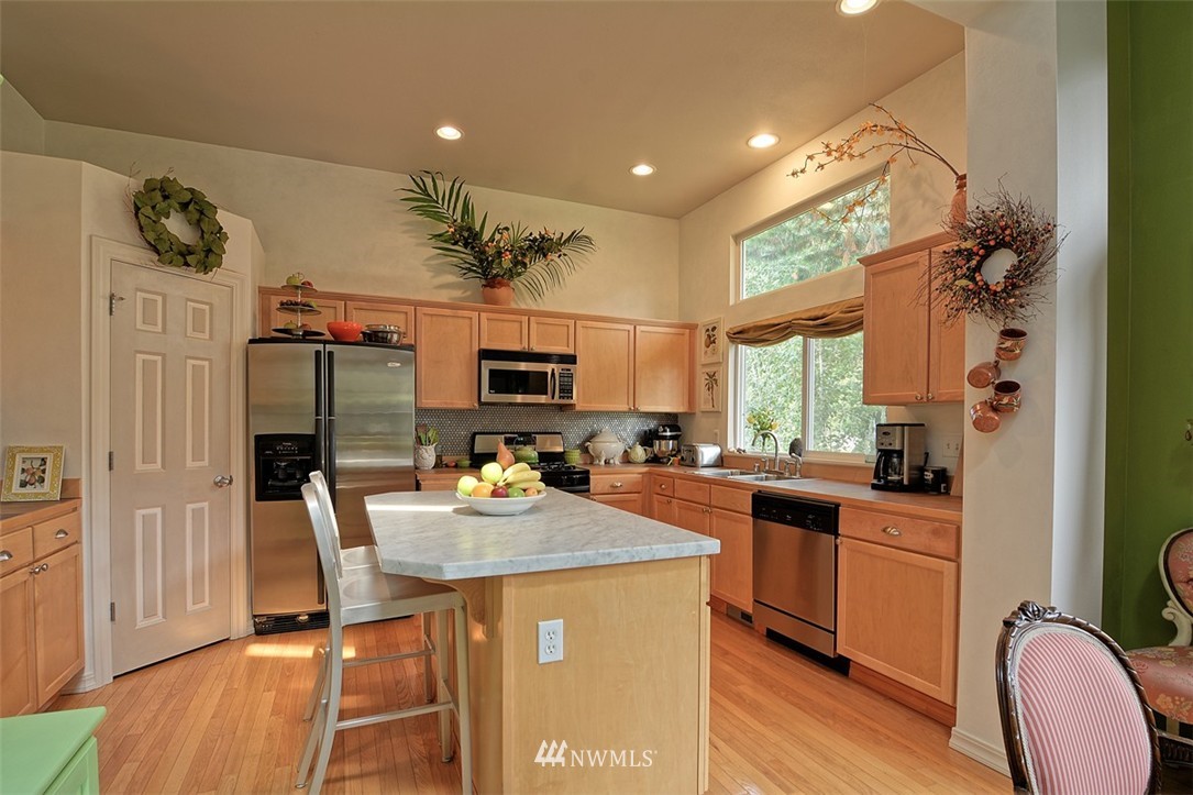 8918 Northeast 178th Street Bothell, WA 98011 - Photo 6 of 24 Gallery Image 6