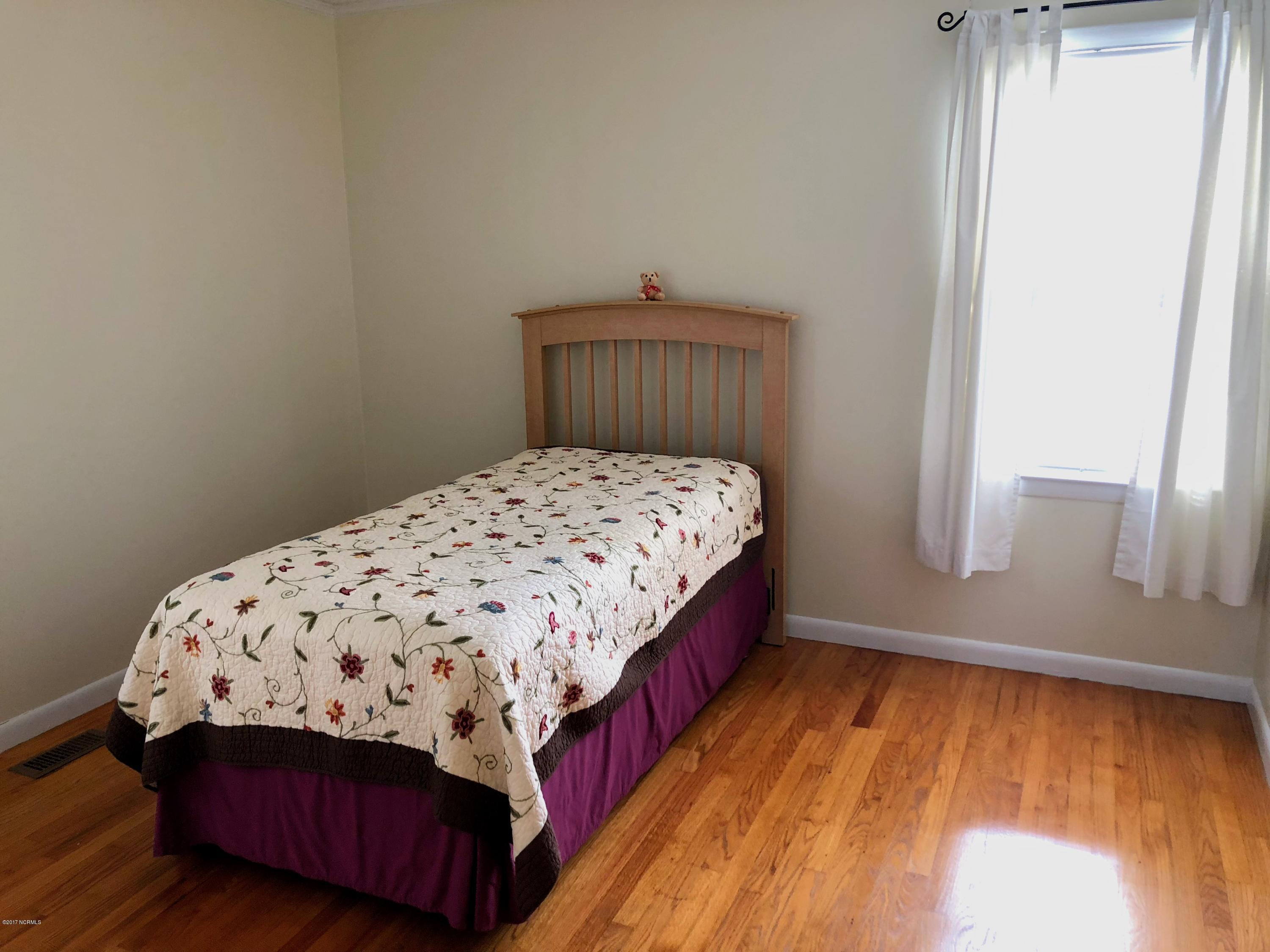 332 Tuttles Grove Road Beaufort, NC 28516 - Photo 22 of 30 Bedroom 2
