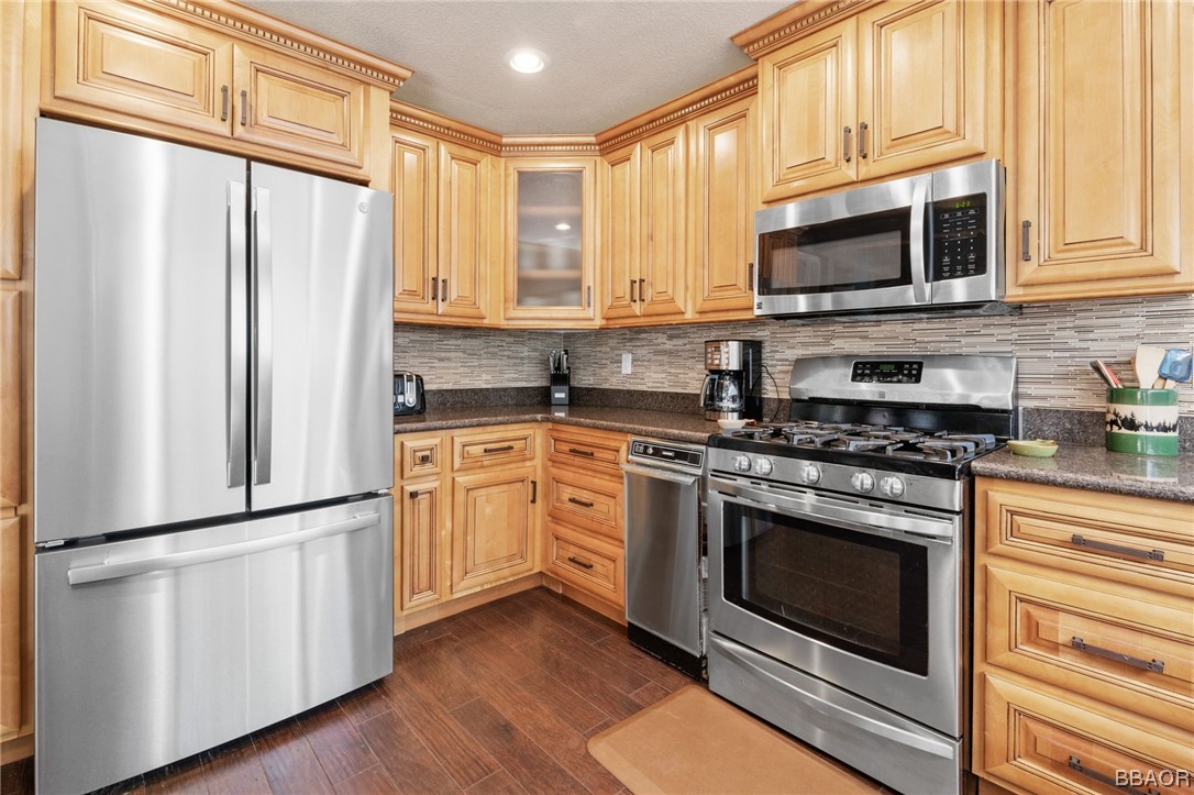 368 Pulaski Road Big Bear Lake, CA 92315 - Photo 11 of 44 a kitchen with stainless steel appliances a refrigerator stove and microwave