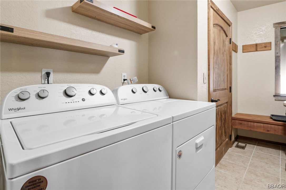 368 Pulaski Road Big Bear Lake, CA 92315 - Photo 32 of 44 a utility room with dryer and washer