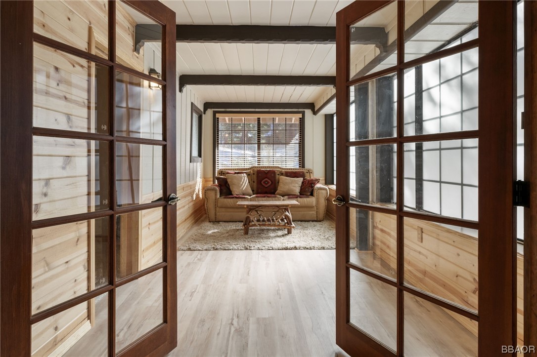 368 Pulaski Road Big Bear Lake, CA 92315 - Photo 33 of 44 a living room with wooden floor and a large window