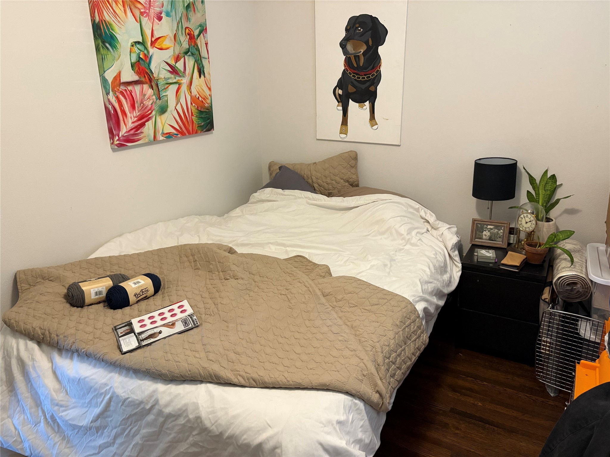 9530 Emnora Lane Houston, TX 77080 - Photo 8 of 16 a bedroom with a bed and a painting on the wall