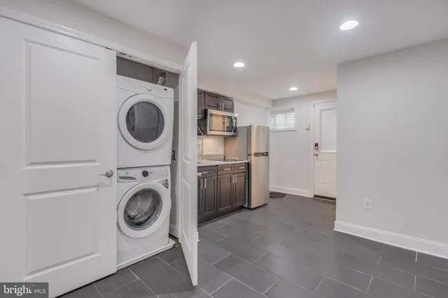 a view of kitchen with washer and dryer