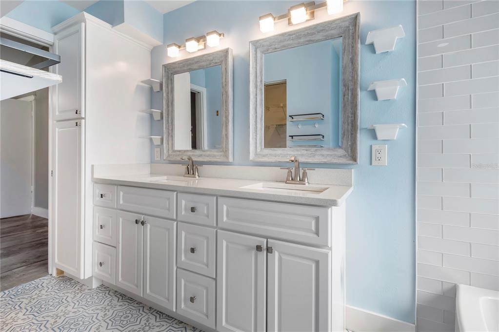 1684 Fry Court Dunedin, FL 34698 - Photo 24 of 68