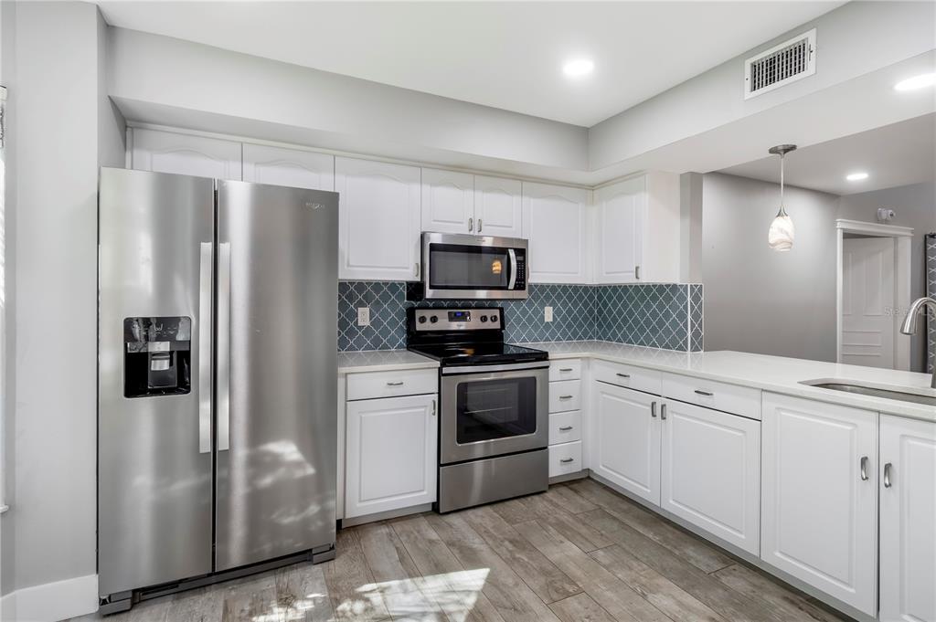 1684 Fry Court Dunedin, FL 34698 - Photo 10 of 68