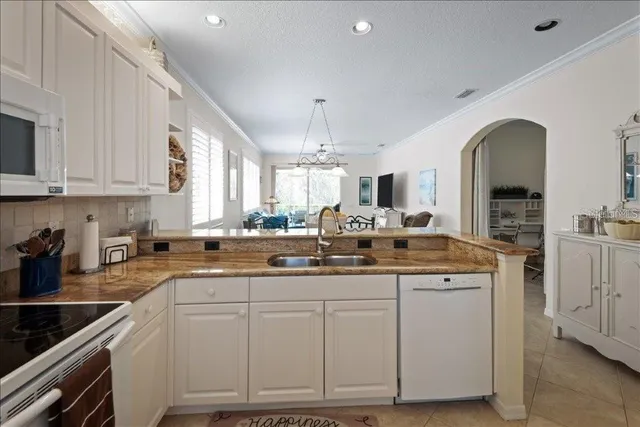 $2,300 | 8516 54th Ave Circle East, Bradenton, FL 34211