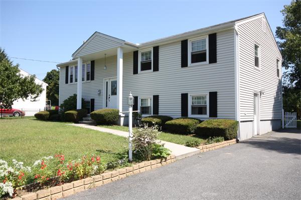 11 Robert Road Hudson, MA 01749 - Photo 3 of 21