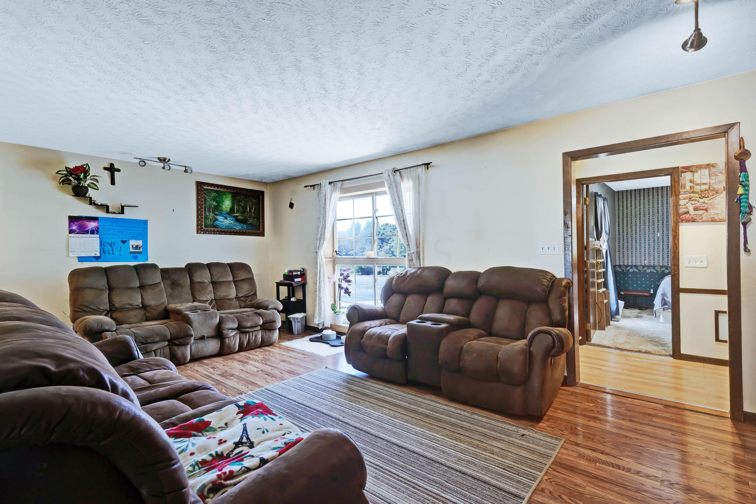 4594 Cosgray Road Hilliard, OH 43026 - Photo 24 of 54 22. Living Room