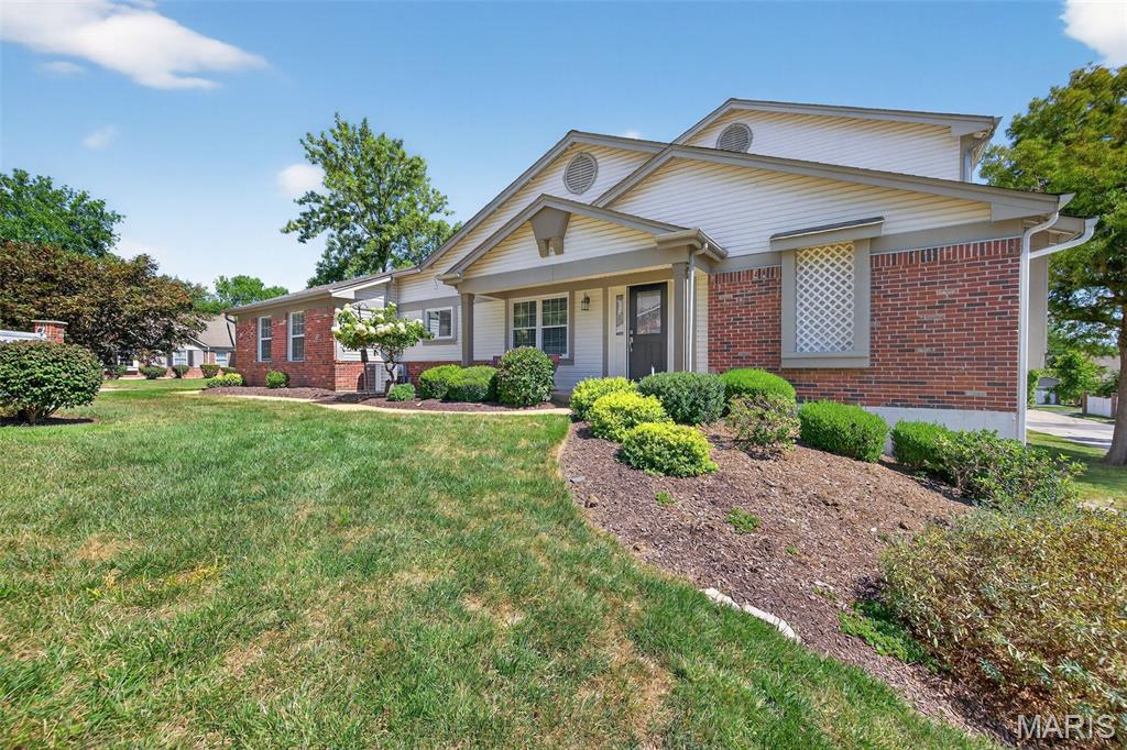 15822 Harris Ridge Court Chesterfield, MO 63017 - Photo 2 of 50