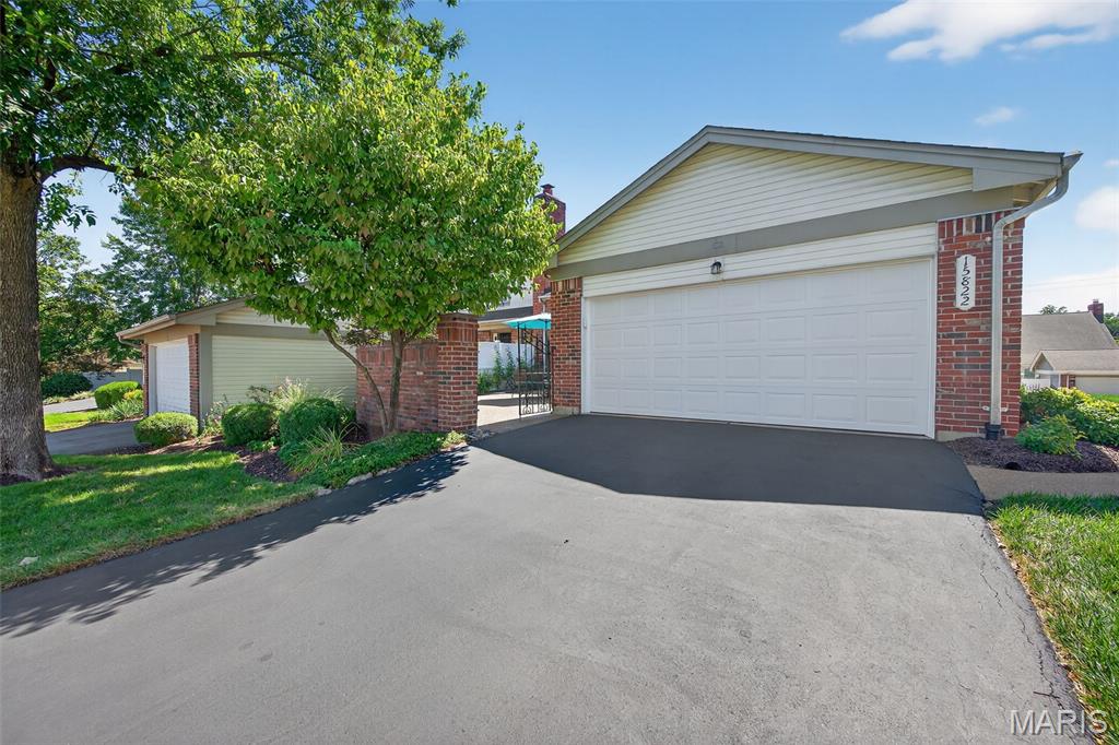 15822 Harris Ridge Court Chesterfield, MO 63017 - Photo 6 of 50