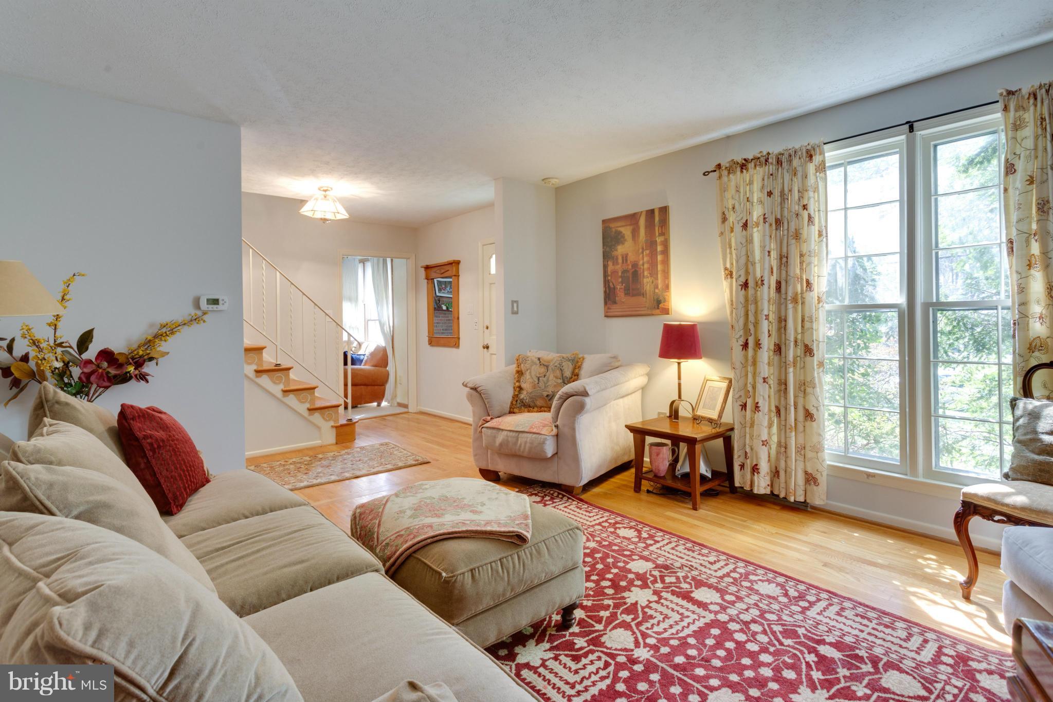 8720 Old Courthouse Road Vienna, VA 22182 - Photo 4 of 23 Living Room