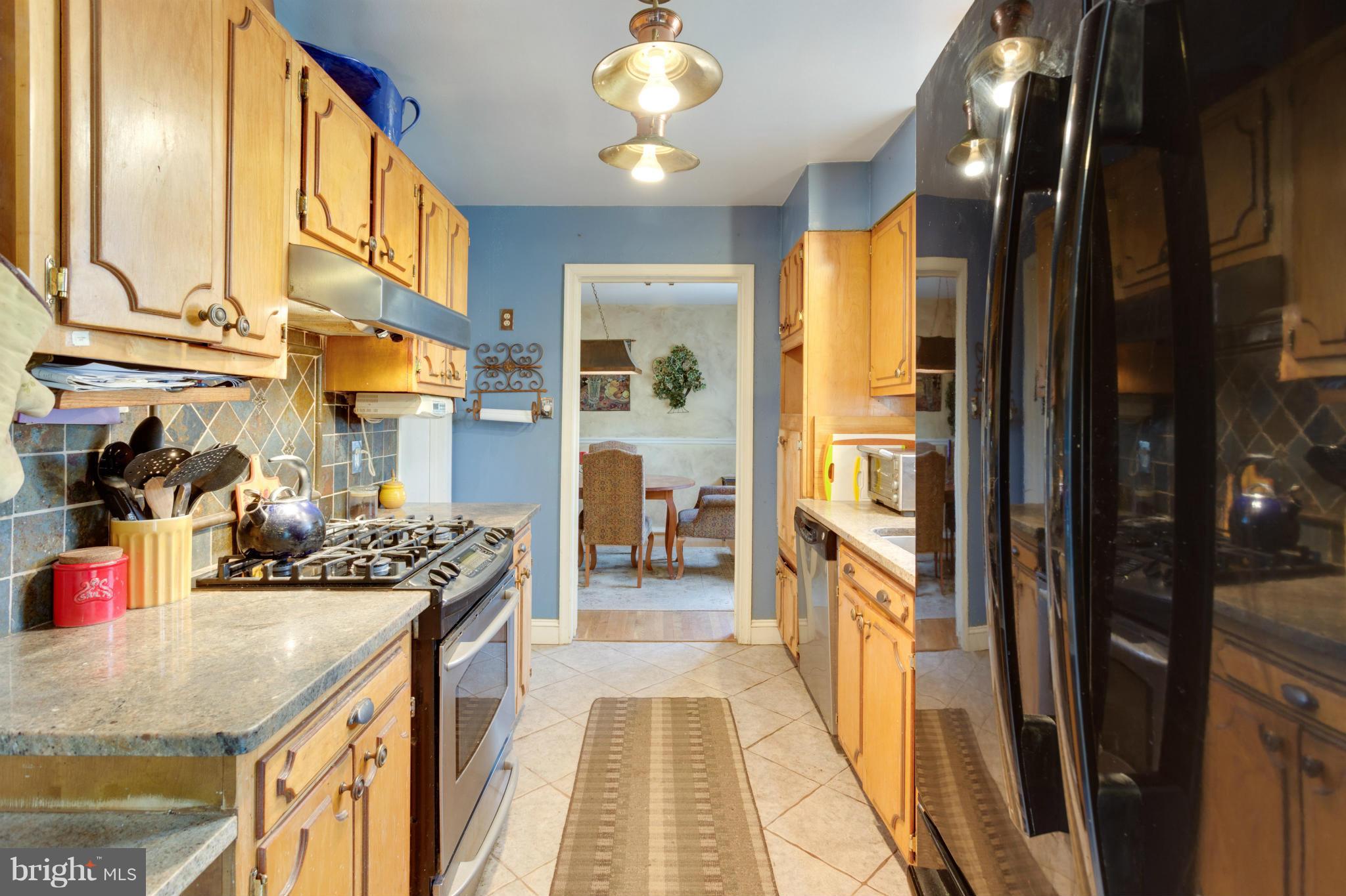 8720 Old Courthouse Road Vienna, VA 22182 - Photo 7 of 23 Kitchen