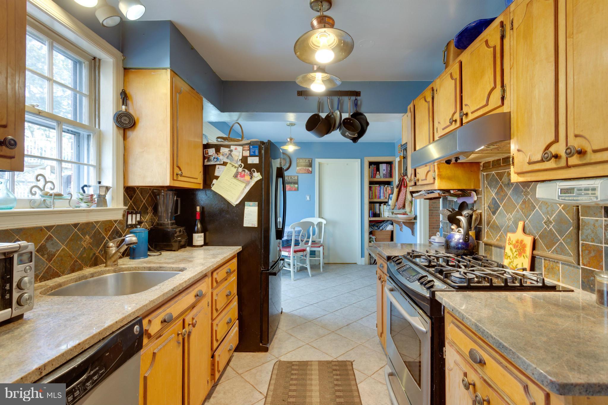 8720 Old Courthouse Road Vienna, VA 22182 - Photo 8 of 23 Kitchen