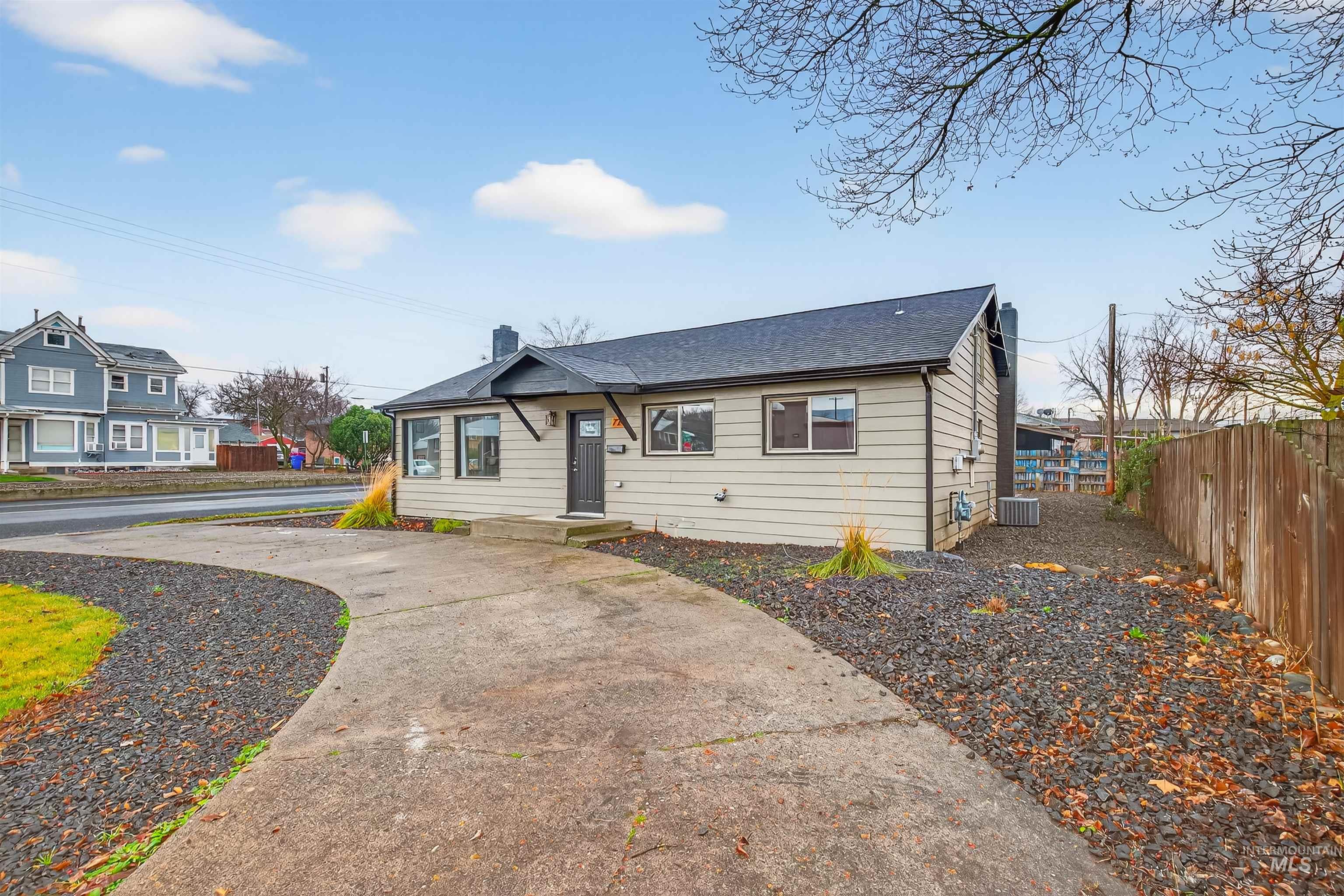 724 13th Avenue Lewiston, ID 83501 - Photo 2 of 20