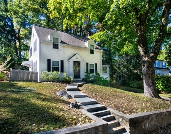 8 Martin Road Wellesley, MA 02481 - Photo 1 of 24 Gallery Image 1