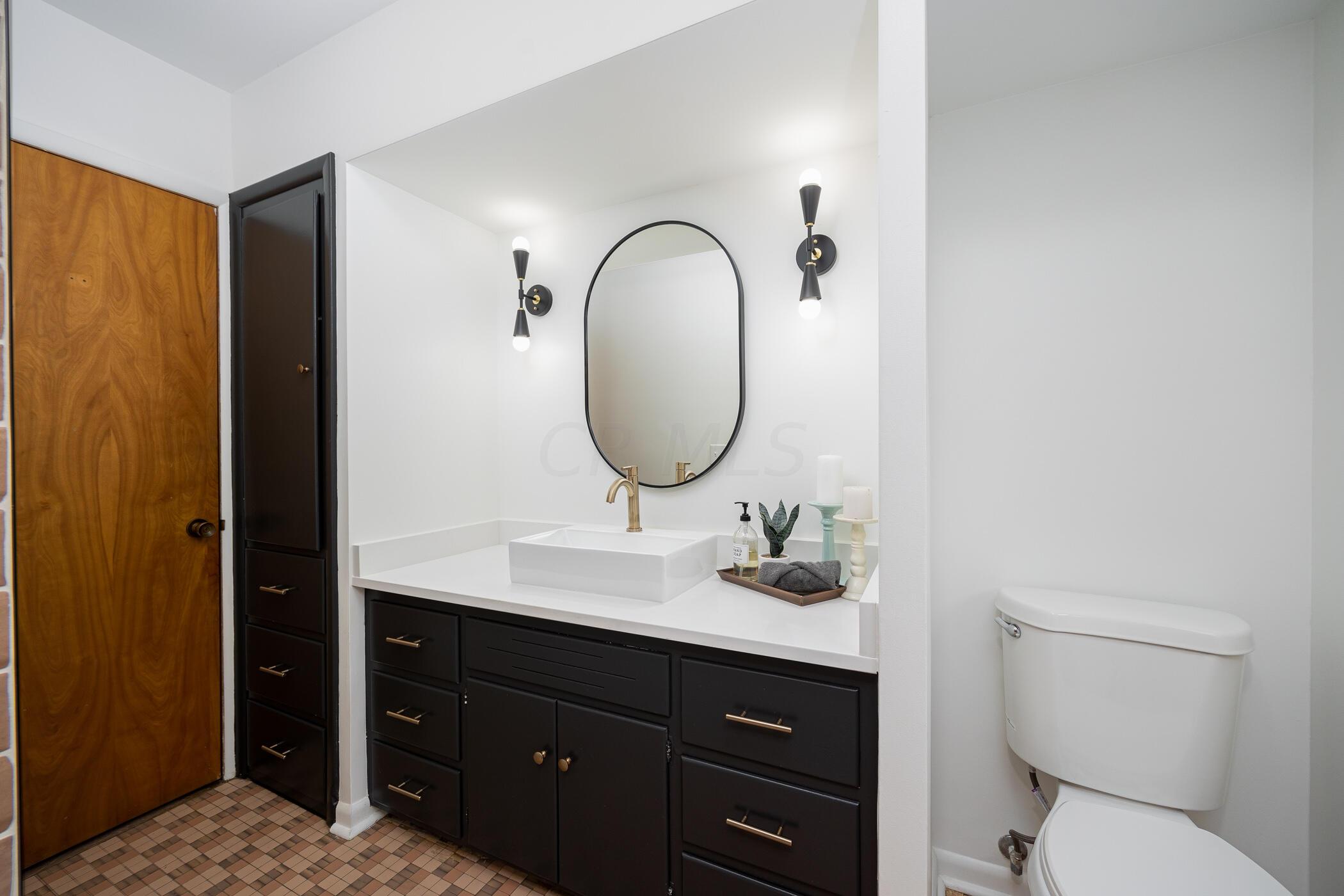 2864 Castlewood Road Columbus, OH 43209 - Photo 21 of 45 Full Bath 2