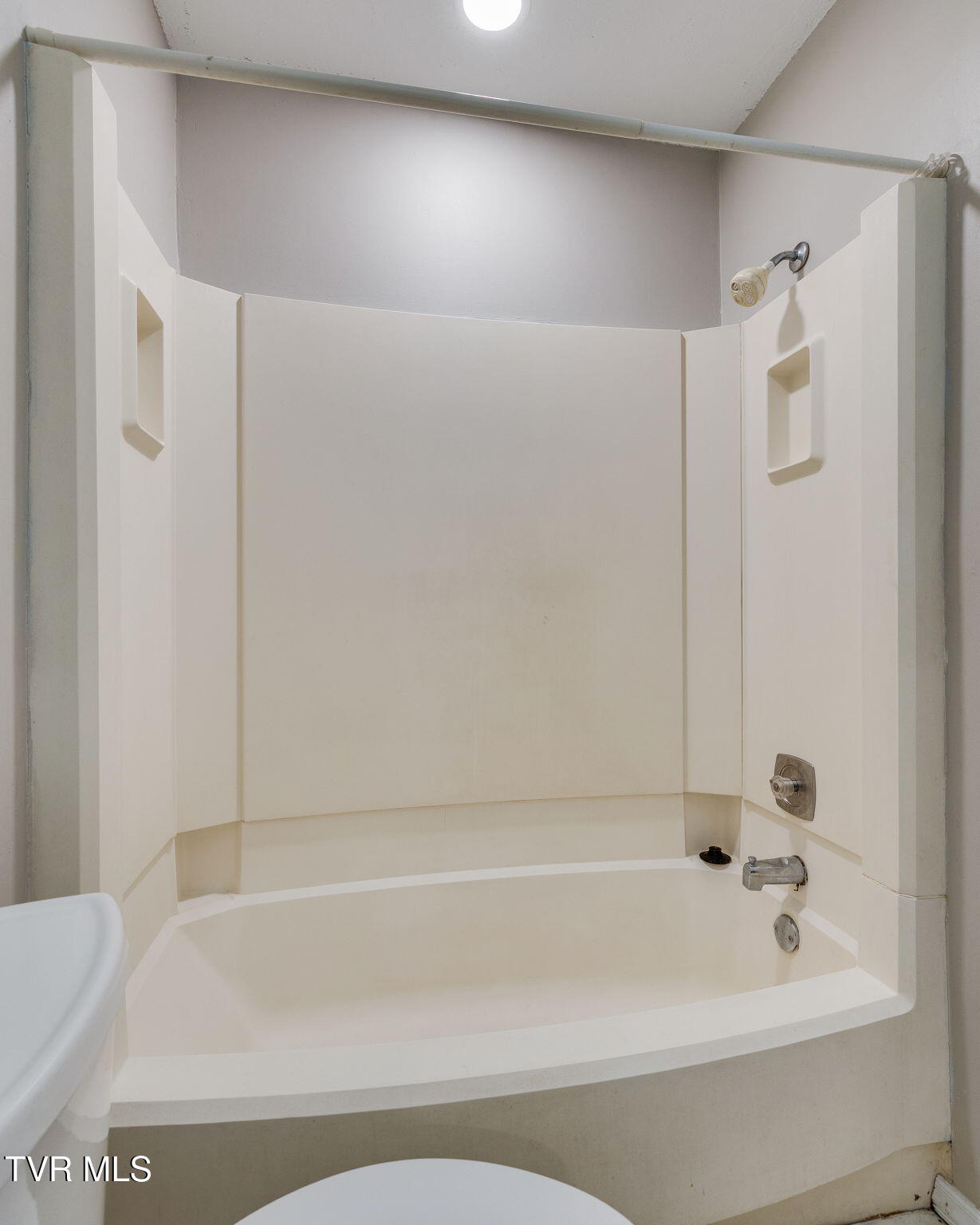 115 Beechnut Street, Unit G2 Johnson City, TN 37601 - Photo 17 of 28 017