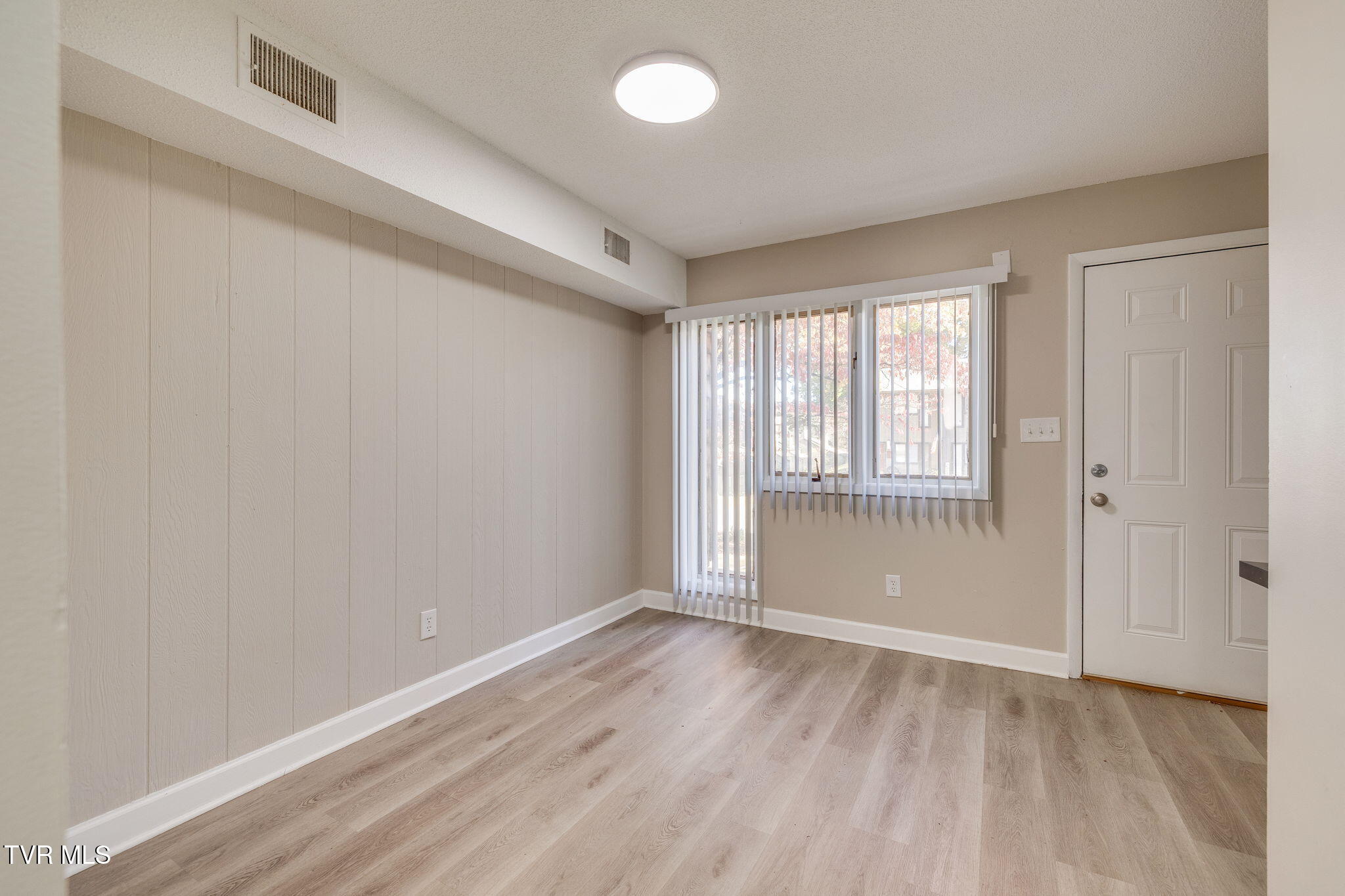 115 Beechnut Street, Unit G2 Johnson City, TN 37601 - Photo 5 of 28 005