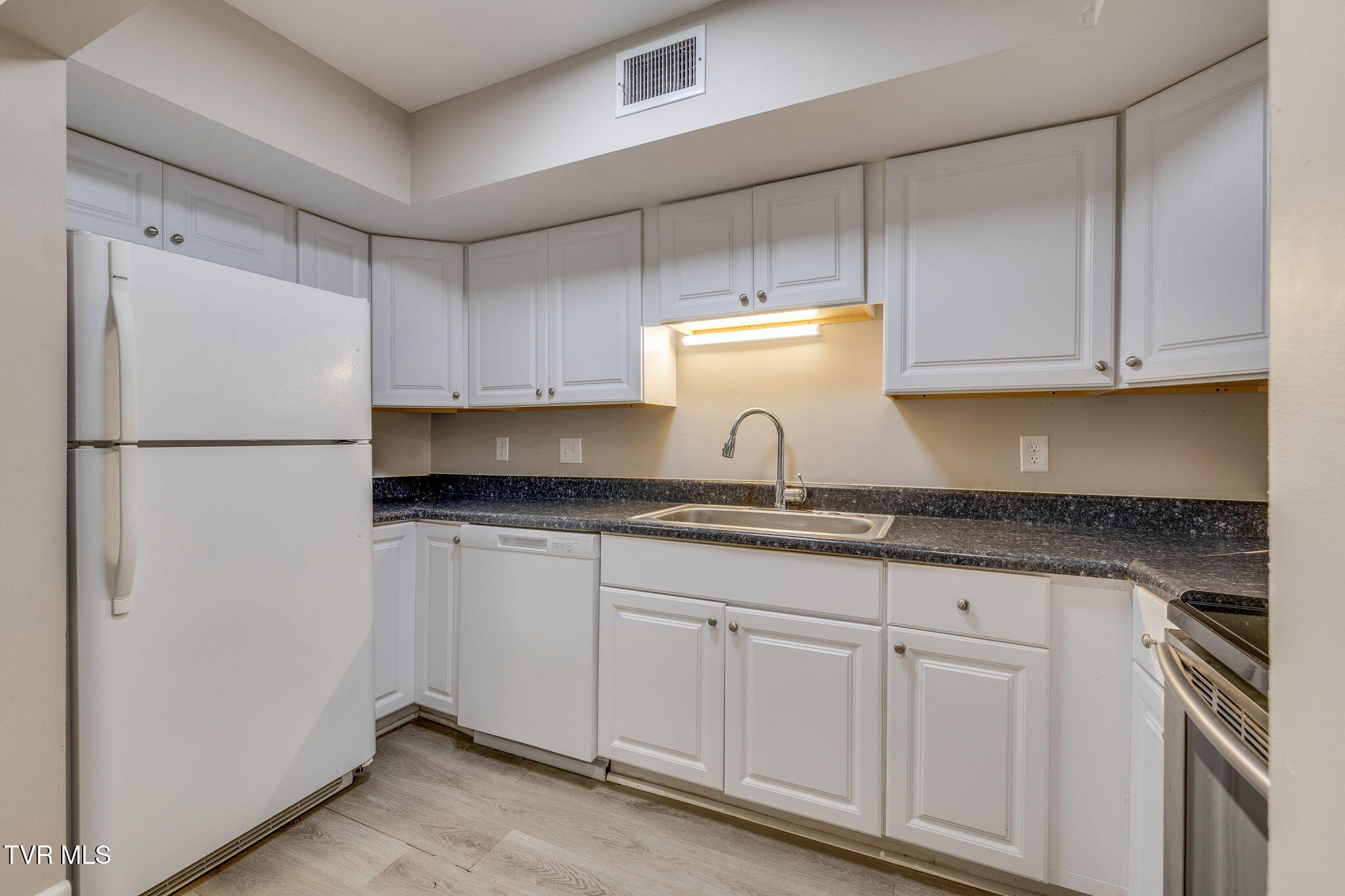 115 Beechnut Street, Unit G2 Johnson City, TN 37601 - Photo 8 of 28 008