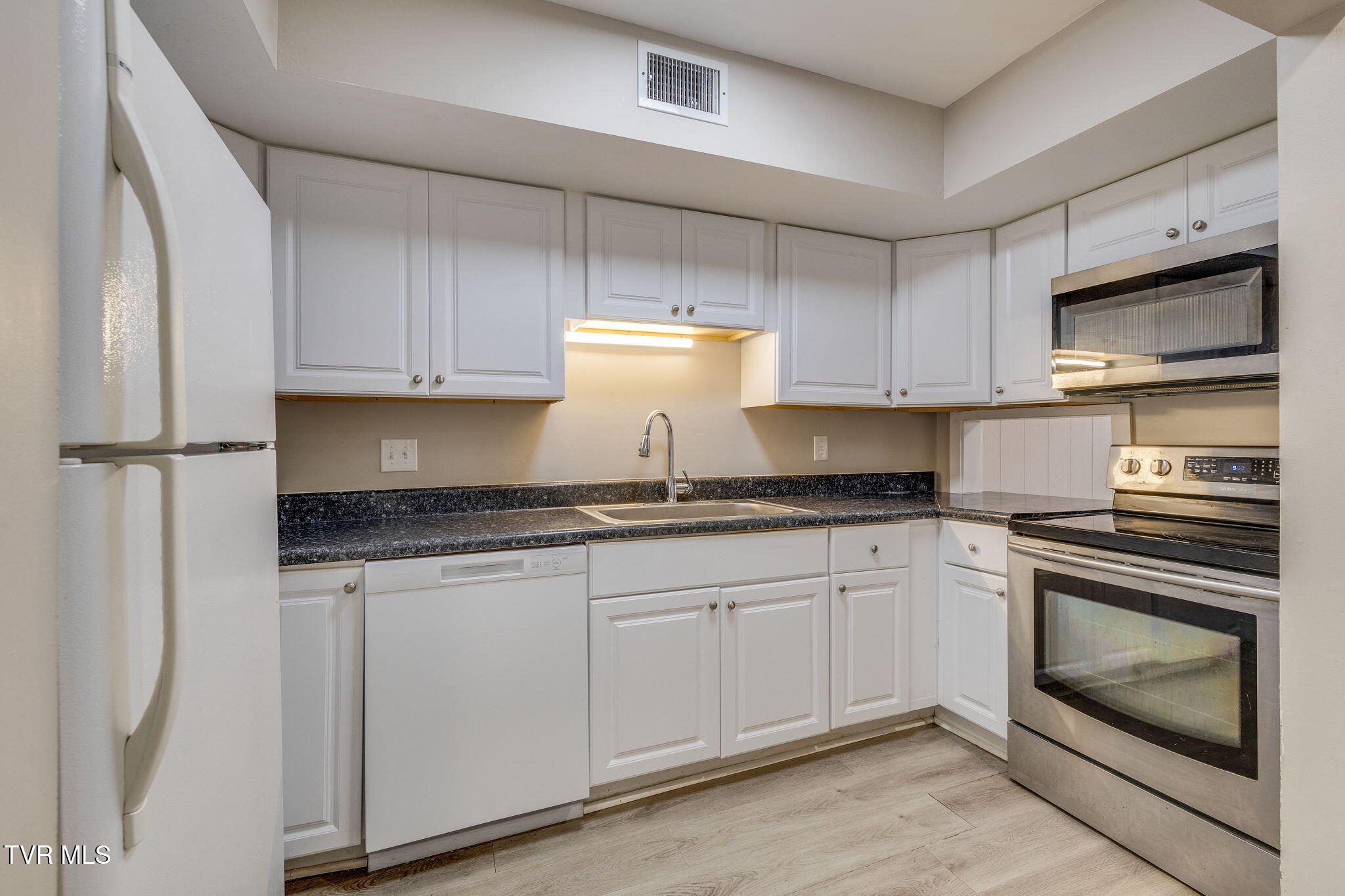 115 Beechnut Street, Unit G2 Johnson City, TN 37601 - Photo 9 of 28 009