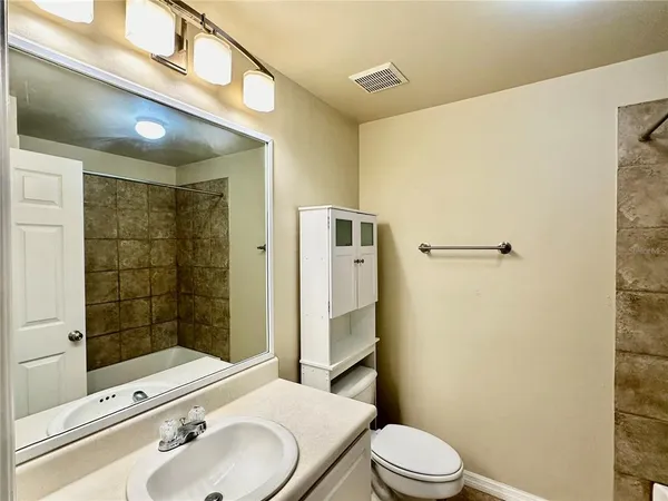 $1,800 | 5001 Baraldi Circle, Unit 22210, Sarasota, FL 34235