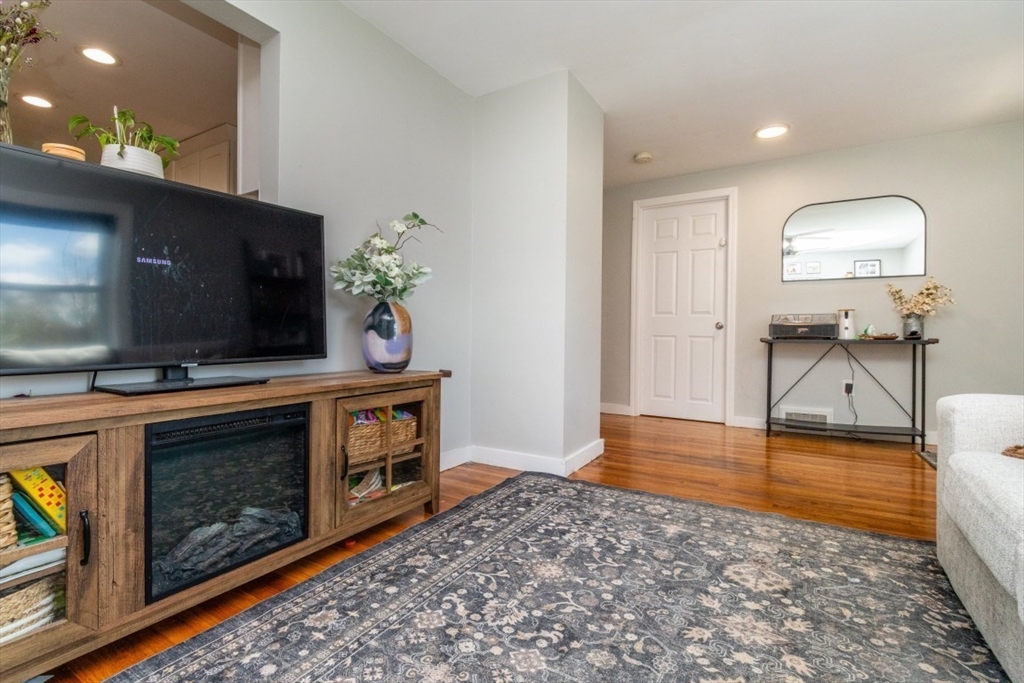 9 Sunset Avenue Holbrook, MA 02343 - Photo 4 of 40