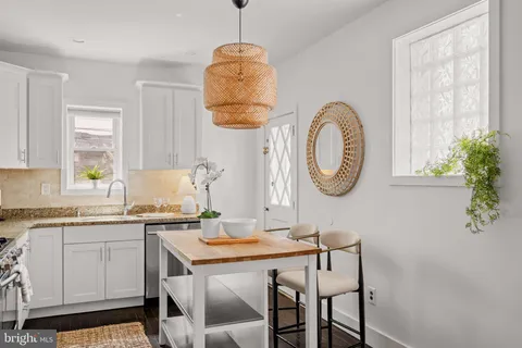 $525,000 | 1010 Greenwich Street, Philadelphia, PA 19147