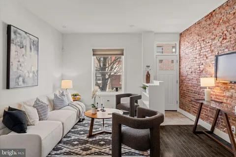 $525,000 | 1010 Greenwich Street, Philadelphia, PA 19147