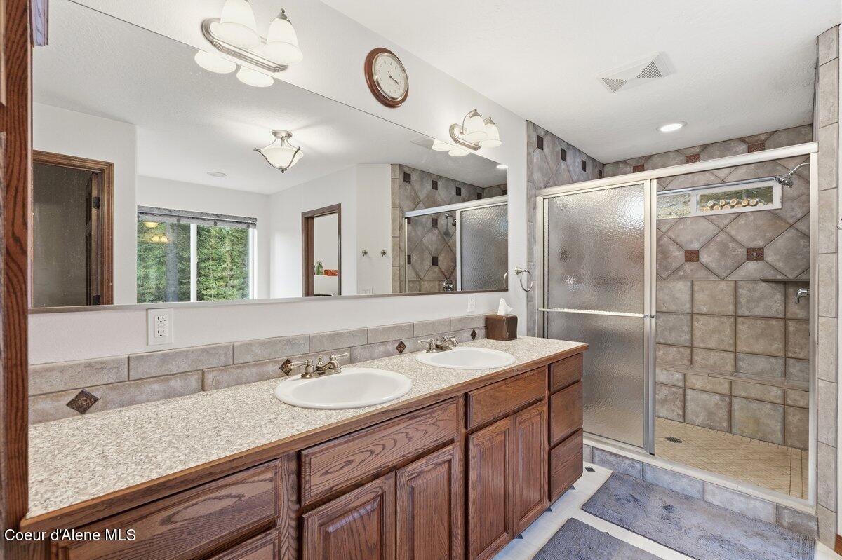 5340 West Hull Loop Coeur D'Alene, ID 83814 - Photo 12 of 31 Primary Bathroom