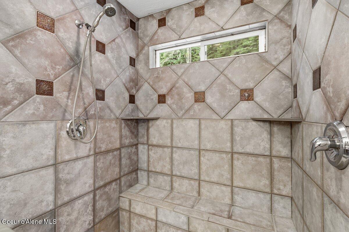 5340 West Hull Loop Coeur D'Alene, ID 83814 - Photo 13 of 31 Primary Bathroom