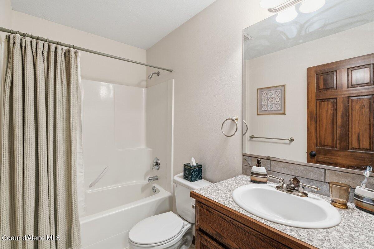 5340 West Hull Loop Coeur D'Alene, ID 83814 - Photo 18 of 31 Guest Bathroom