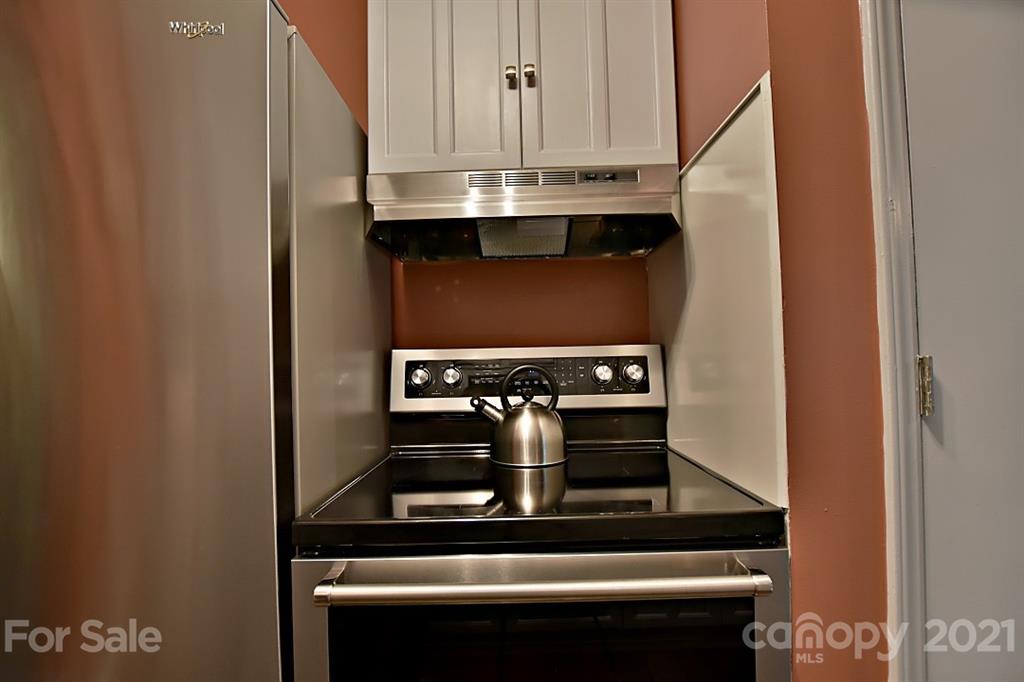 407 Laurel Hills Road Indian Land, SC 29707 - Photo 9 of 26 a close view of stove top oven