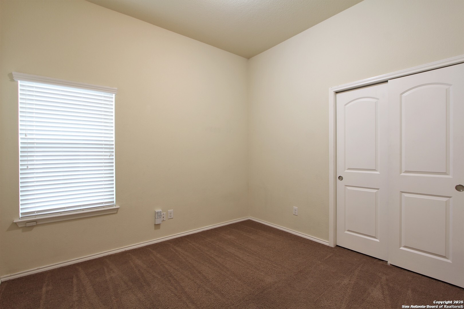 11118 Geneva Sound San Antonio, TX 78254 - Photo 9 of 15 an empty room with a window