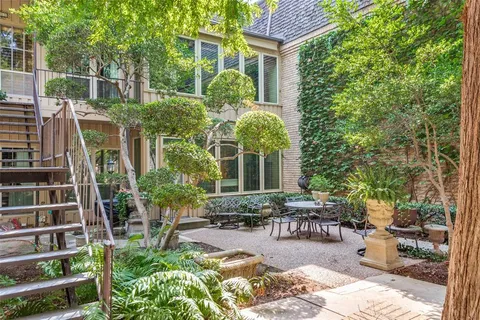 $325,000 | 4312 Bellaire Drive South, Unit 204, Fort Worth, TX 76109