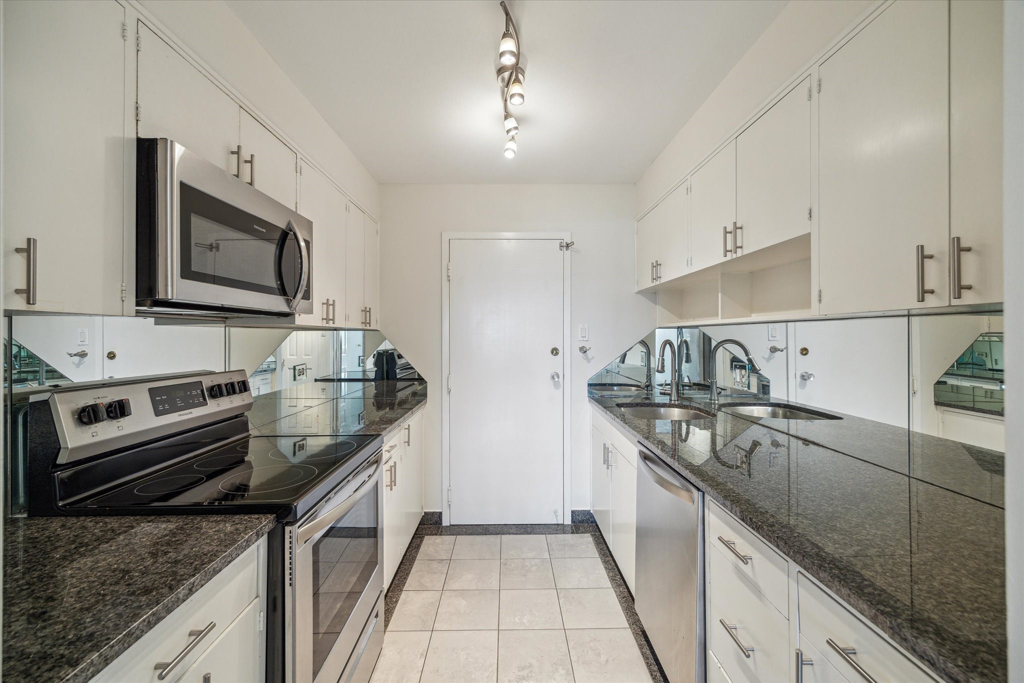 2929 Buffalo Speedway, Unit A306 Houston, TX 77098 - Photo 3 of 38 The kitchen features stainless appliances.