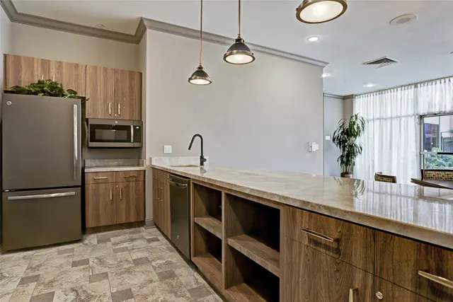 $325,000 | 2929 Buffalo Speedway, Unit A306, Houston, TX 77098