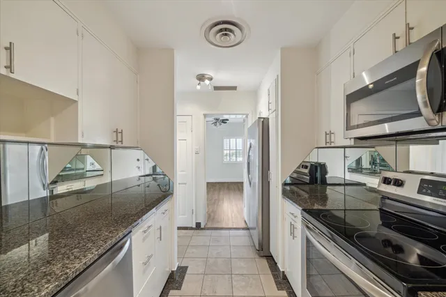 $325,000 | 2929 Buffalo Speedway, Unit A306, Houston, TX 77098