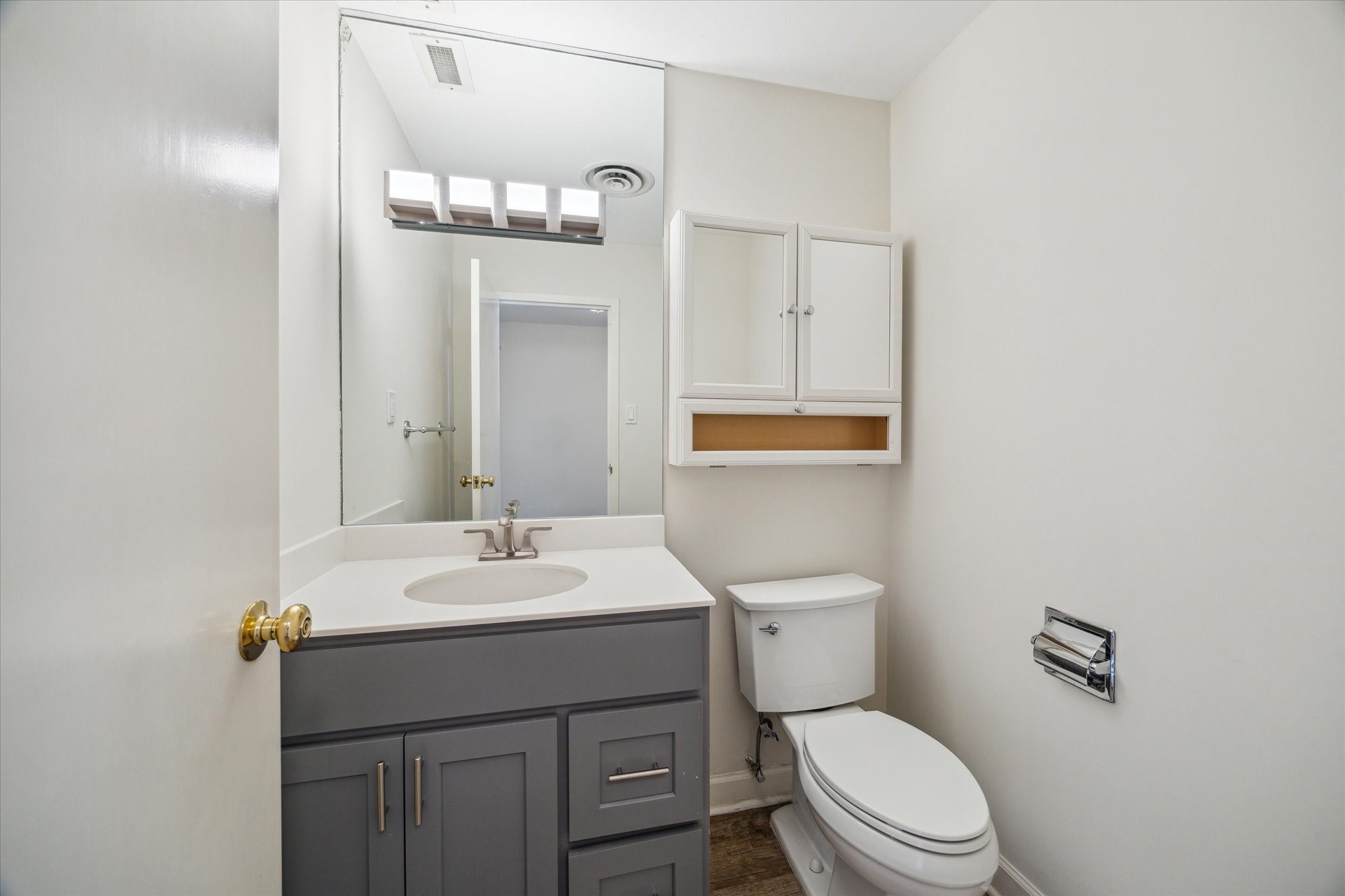2929 Buffalo Speedway, Unit A306 Houston, TX 77098 - Photo 5 of 38 This powder room bath is located near the entry door.