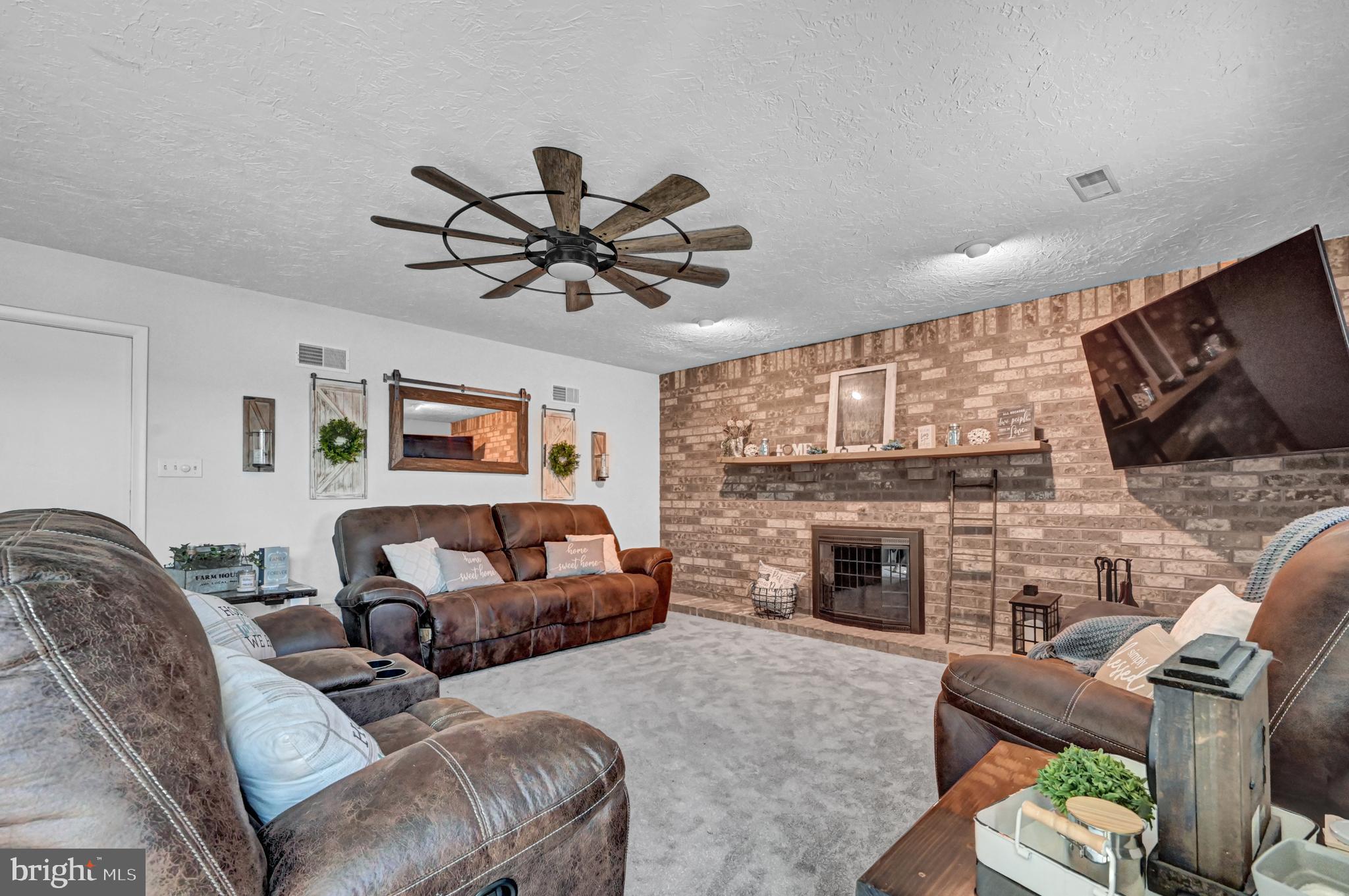 2335 North North Point Drive York, PA 17406 - Photo 10 of 41 Gallery Image 10