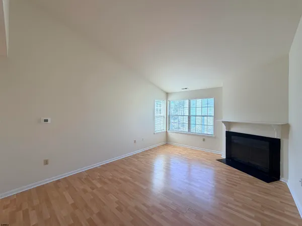 $179,900 | 19 Driftwood Court, Unit 19, Galloway Township, NJ 08205