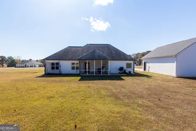 a view of yard with tree in the background